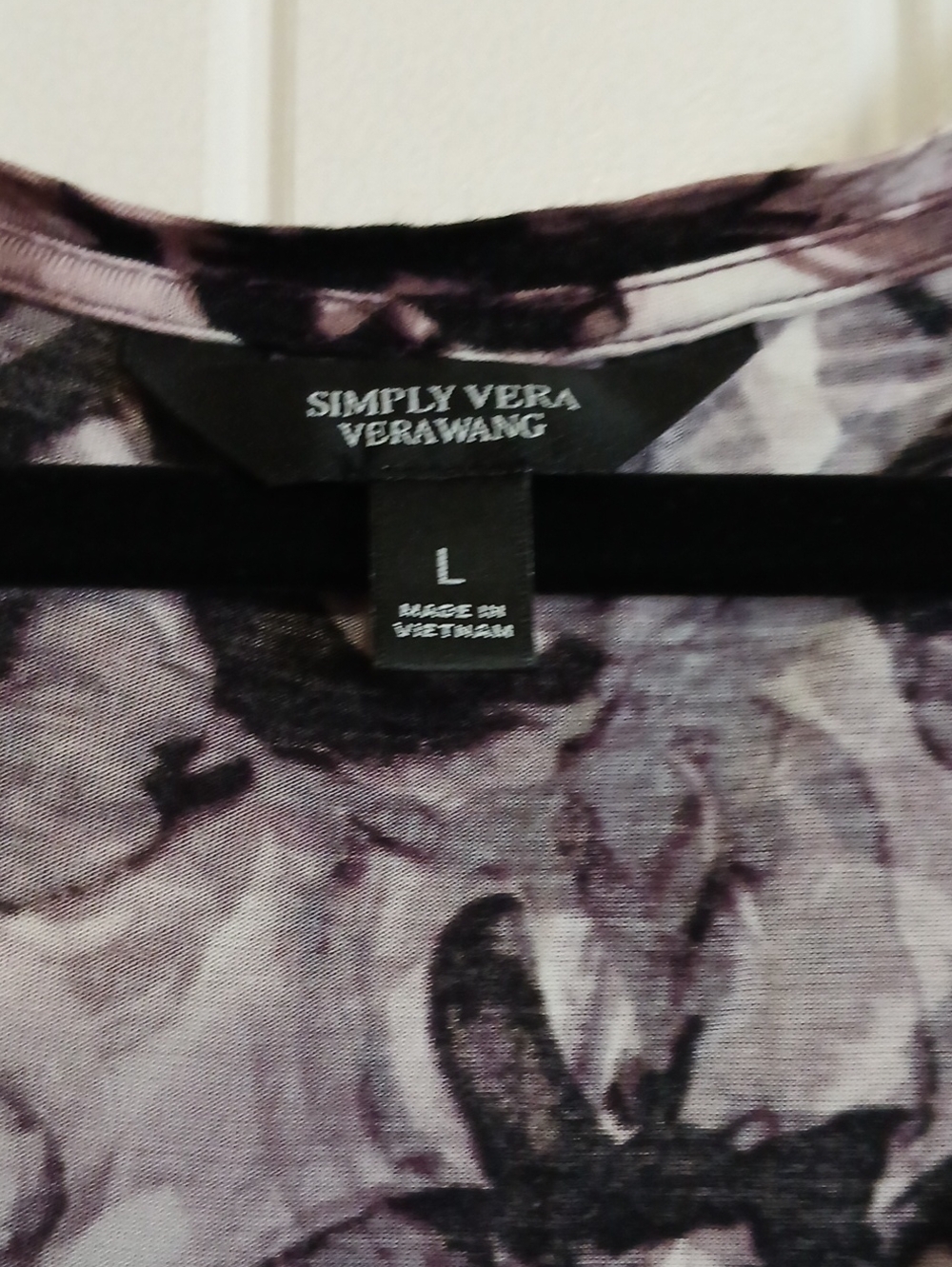 Simply Vera Vera Wang Black and Tan Floral Scoop Neck Short Sleeve Top - Picture 3 of 5